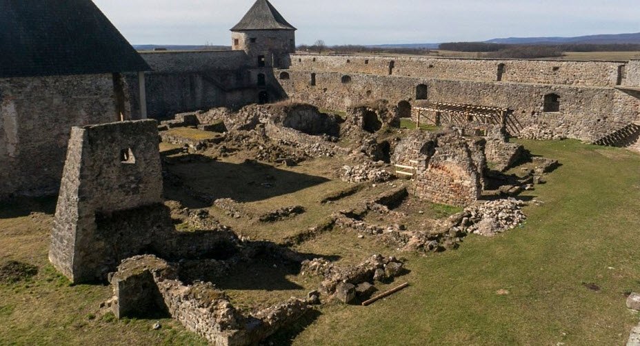 Pevnosť Bzovík, Slovakia, Slovakia